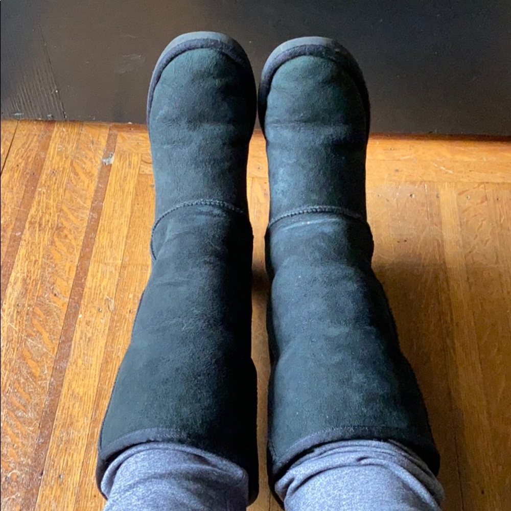 Black classic tall ugg boot - size 8 - Picture 3 of 13